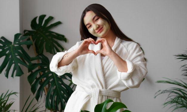 Ritual Self-Care Anak Muda: Maskeran Sambil Santai Di Rumah