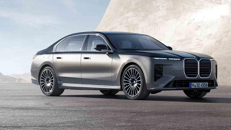 BMW Seri 7 2023 Tampil Mencolok Dengan Desain Futuristik