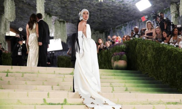 Katy Perry Galau Lewat Lagu Saat Josh Groban Tunangan