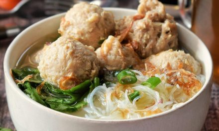 Kuliner Viral! Bakso Urat Pedas Jadi Buruan Pecinta Makan