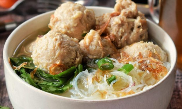 Kuliner Viral! Bakso Urat Pedas Jadi Buruan Pecinta Makan