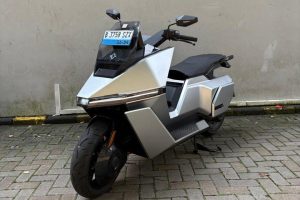 Motor Listrik Masa Depan! OMOWAY OMO-X Guncang Pasar EV
