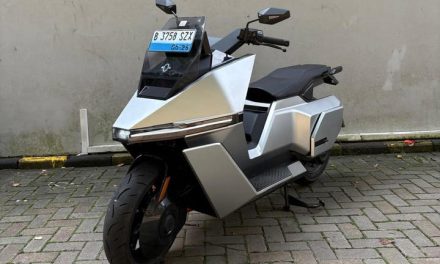 Motor Listrik Masa Depan! OMOWAY OMO-X Guncang Pasar EV