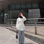Hijab + Kemeja Putih + Jeans? Begini Cara Tampil Chic Setiap Hari