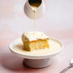 Dessert Baru Favorit! Milk Bath Cake Super Lembut Dan Aesthetic