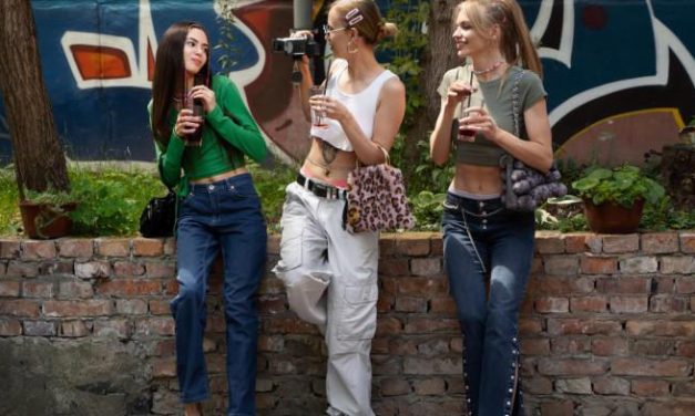 Bukan Sekadar Nostalgia, Ini Alasan Tren Y2K Di Sukai Gen Z