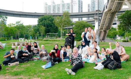 Santai Tapi Stylish! Piknik Keluarga Ashanty & Aurel Di Han River
