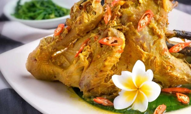 Ayam Betutu: Rempah Khas Bali Meresap Hingga Ke Tulang