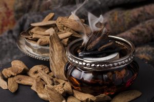 Dari Kayu Jadi Parfum Mewah, Ini Keistimewaan Aroma Cendana