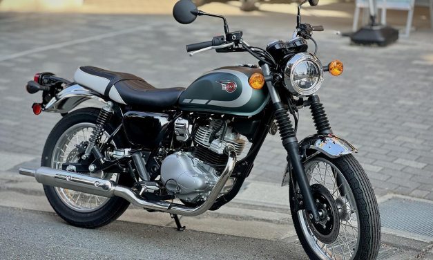 Kawasaki W230 2026, Gaya Klasik Ikonik Berpadu Mesin 233 Cc