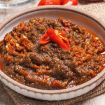 Sambal Ikan Roa: Perpaduan Pedas Cabai Dan Gurih Ikan Asap