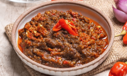 Sambal Ikan Roa: Perpaduan Pedas Cabai Dan Gurih Ikan Asap