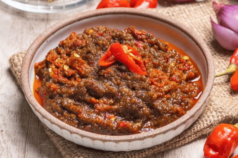 Sambal Ikan Roa: Perpaduan Pedas Cabai Dan Gurih Ikan Asap