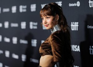 Elegan Tapi Edgy! Lisa BLACKPINK Dengan Louis Vuitton