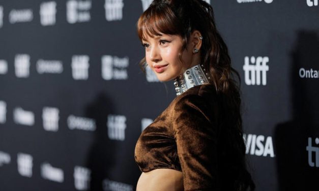Elegan Tapi Edgy! Lisa BLACKPINK Dengan Louis Vuitton