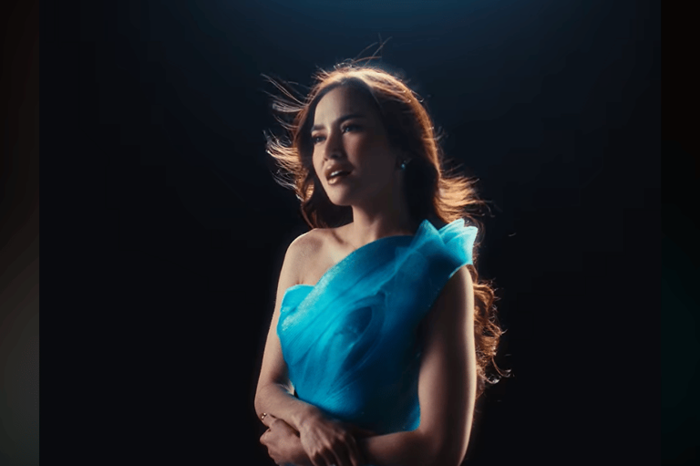 Anggun & Elegan, Mahalini Curi Perhatian Di Video Klip ‘Percuma’