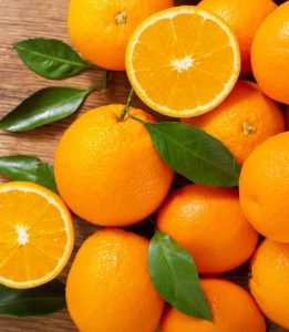 Sedang Radang Tenggorokan? Pikir Dulu Sebelum Makan Jeruk