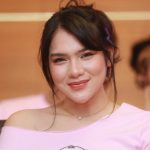 Tampil Beda! Davina Karamoy, Logat Betawi Di Film Naik Level
