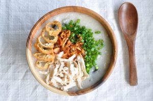 Gurih Maksimal! Bubur Ayam Hangat Dengan Topping Melimpah