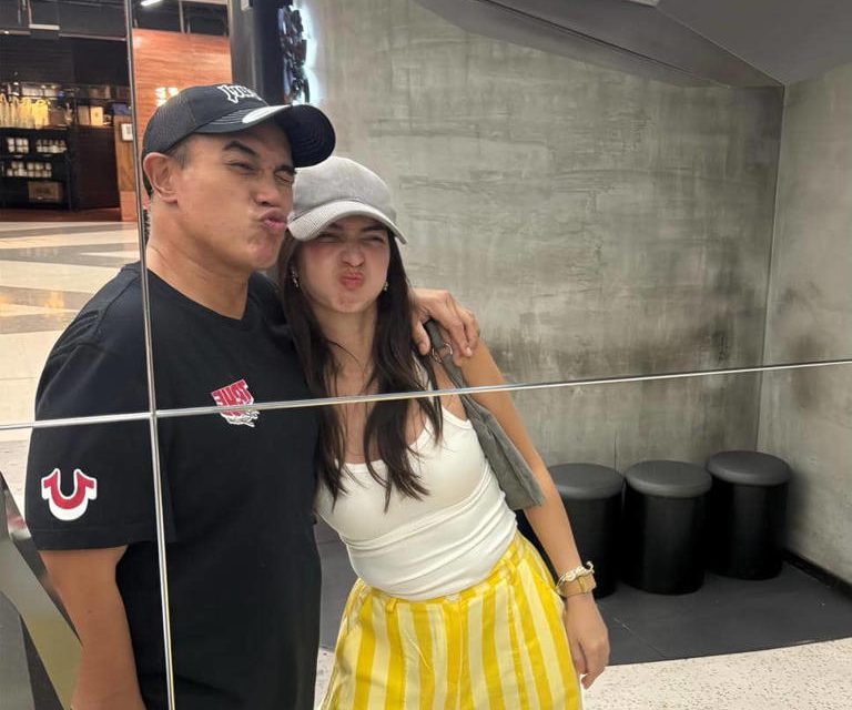 Family Time! Nia Ramadhani Dan Ardi Bakrie Liburan Di China