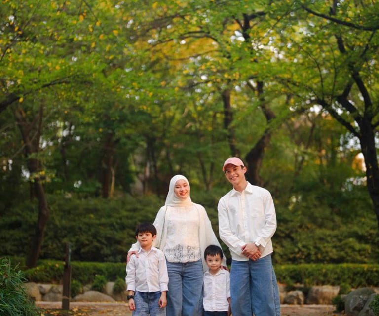 Family Trip! Rey Mbayang & Dinda Hauw Ajak Anak Main Di Seoul